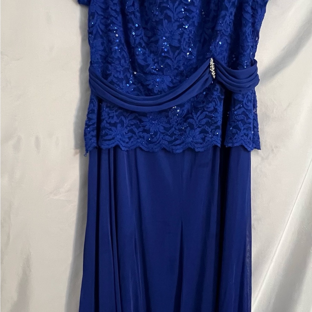 Elegant Blue Laced Evening Gown